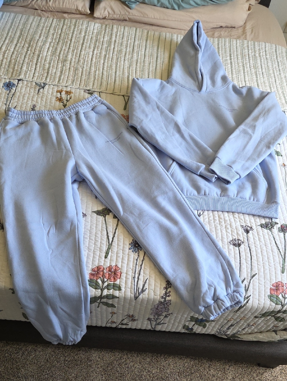 COMFRT SET - Hoodie And Joggers